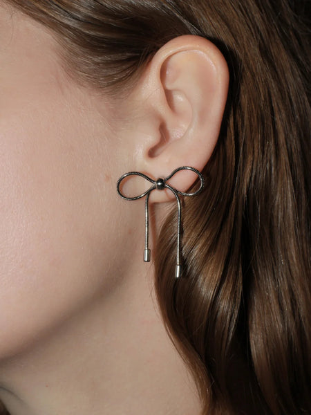 bow_earring_silver_1_grande.
